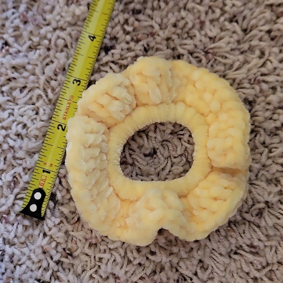 2 piece bundle, Flip flop shoe, scrunchie, handcrafted crochet,yellow blue white - Picture 7 of 11